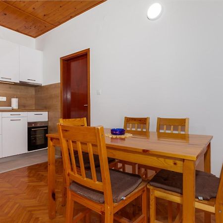 Apartments And Rooms Spiro Мимице Екстериор снимка