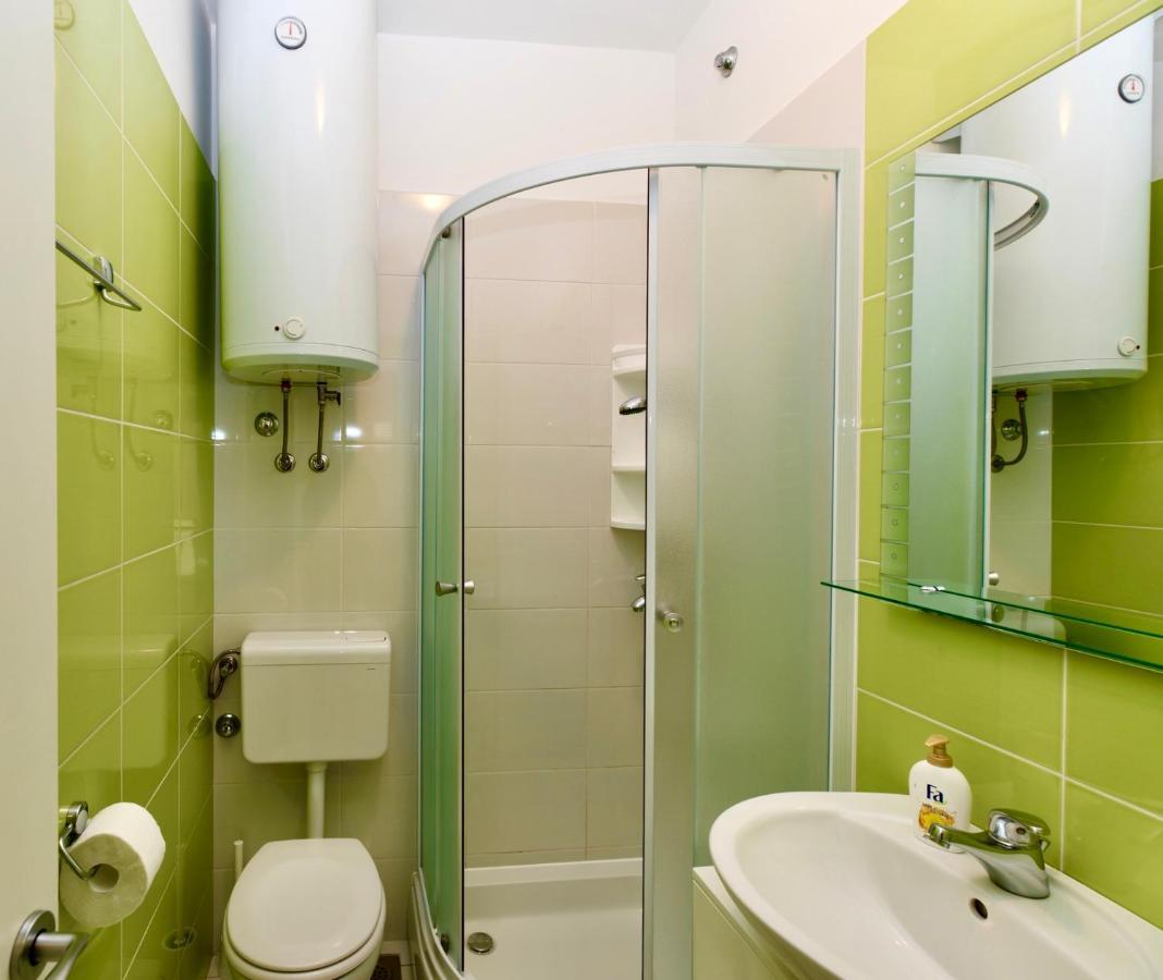 Apartments And Rooms Spiro Мимице Екстериор снимка