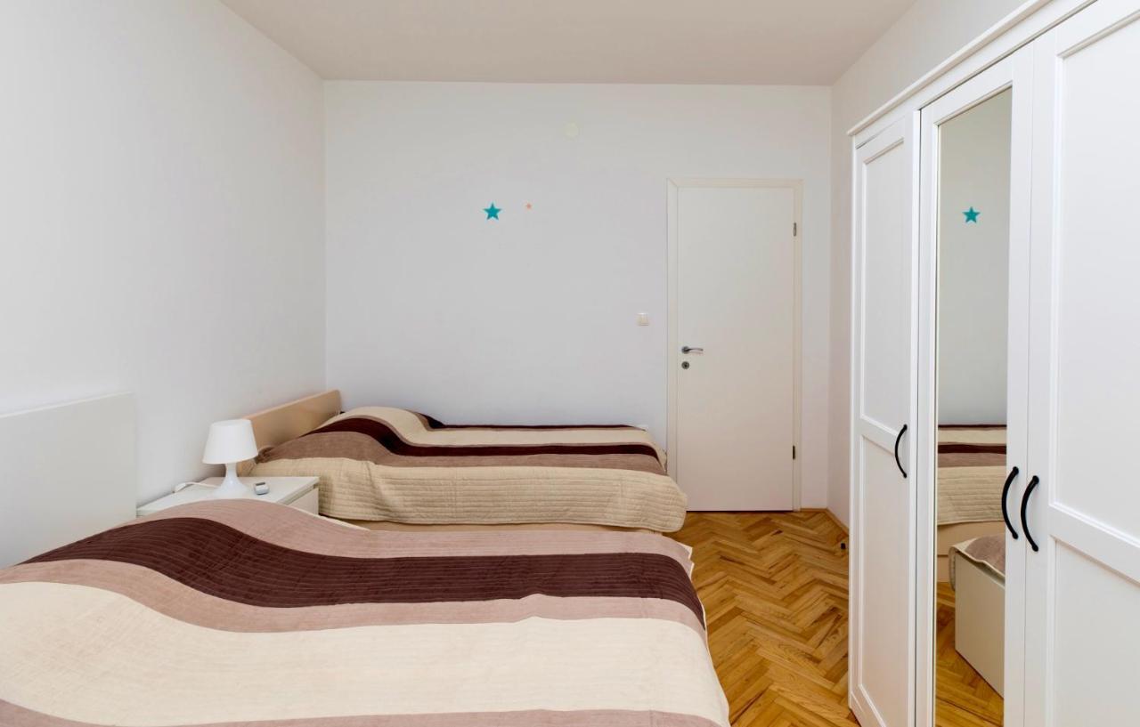 Apartments And Rooms Spiro Мимице Екстериор снимка