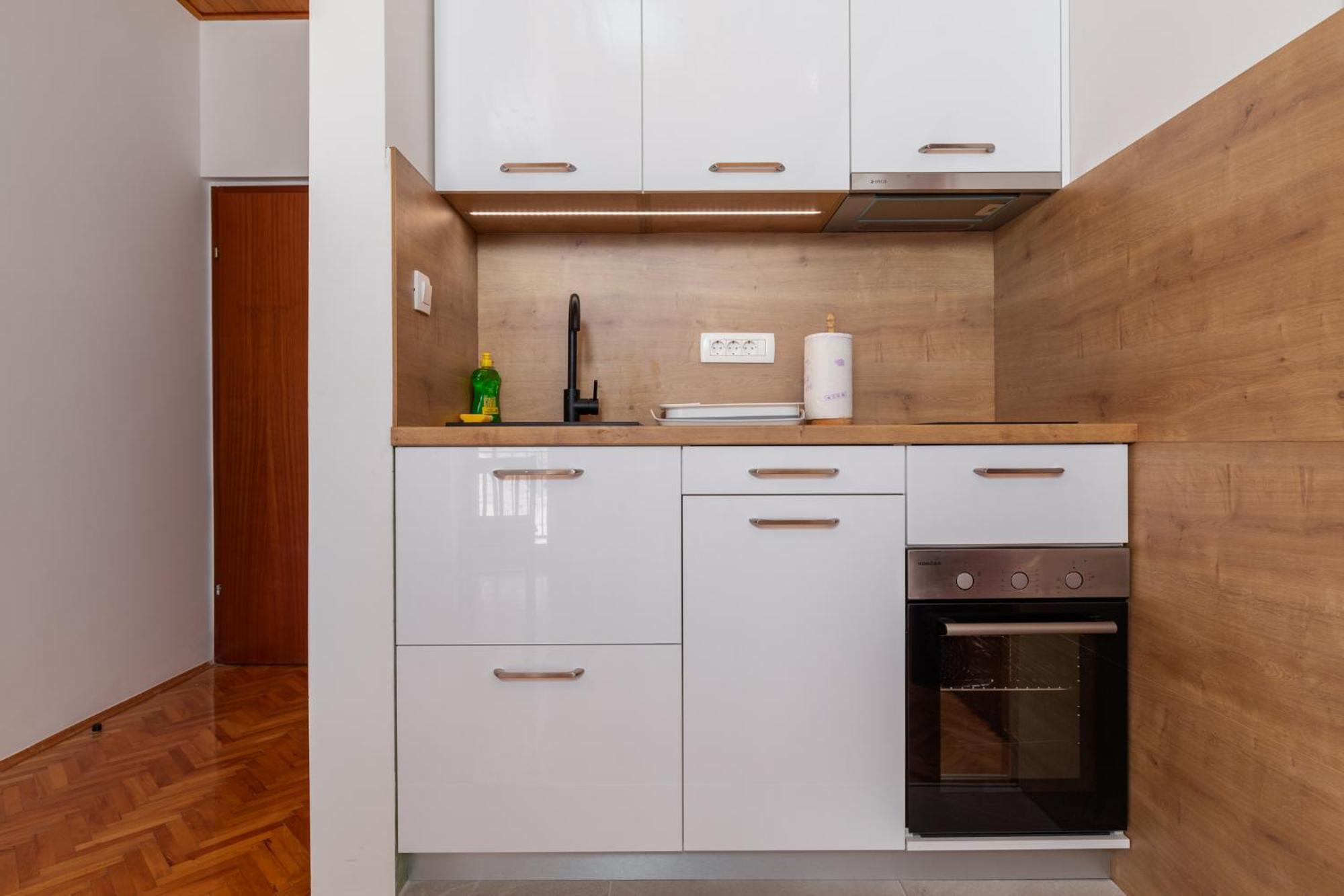 Apartments And Rooms Spiro Мимице Екстериор снимка